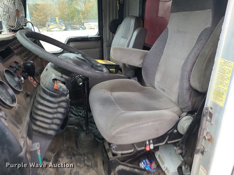 image for item DR7866 2004 Kenworth T800 dump truck