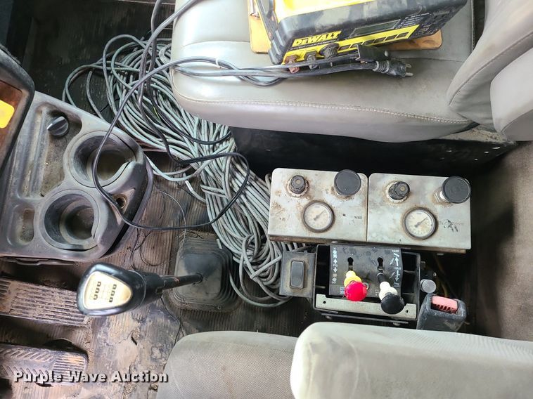 image for item DR7866 2004 Kenworth T800 dump truck