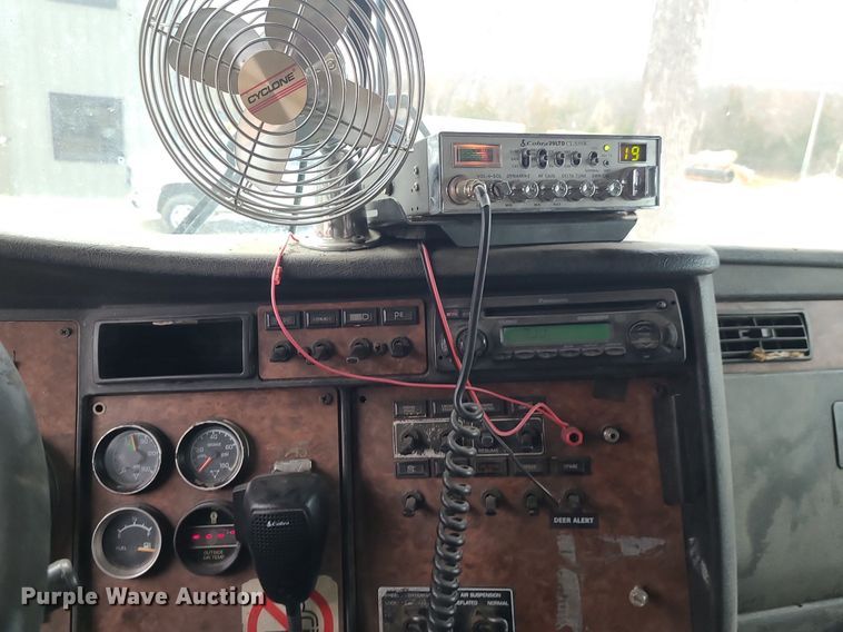 image for item DR7866 2004 Kenworth T800 dump truck