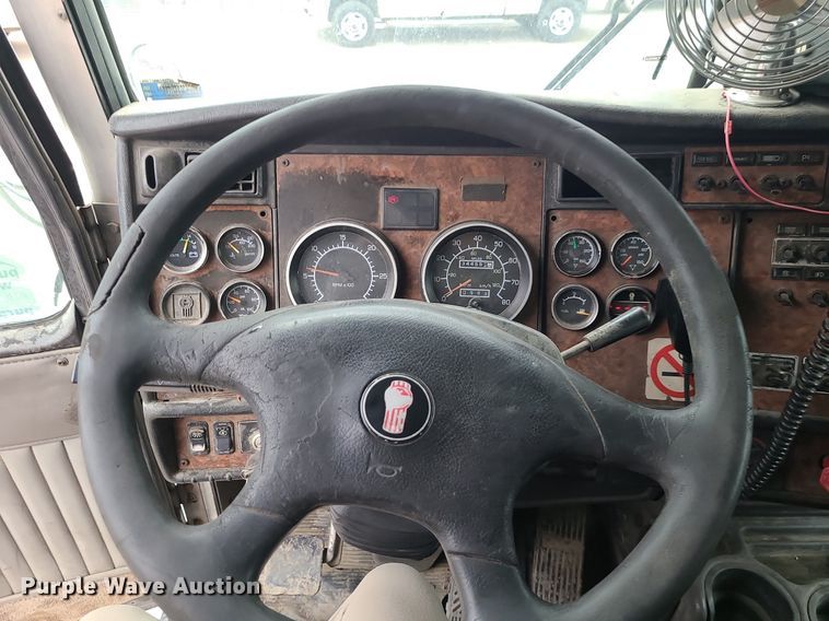 image for item DR7866 2004 Kenworth T800 dump truck