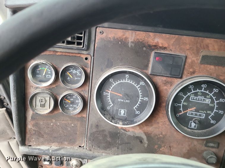 image for item DR7866 2004 Kenworth T800 dump truck