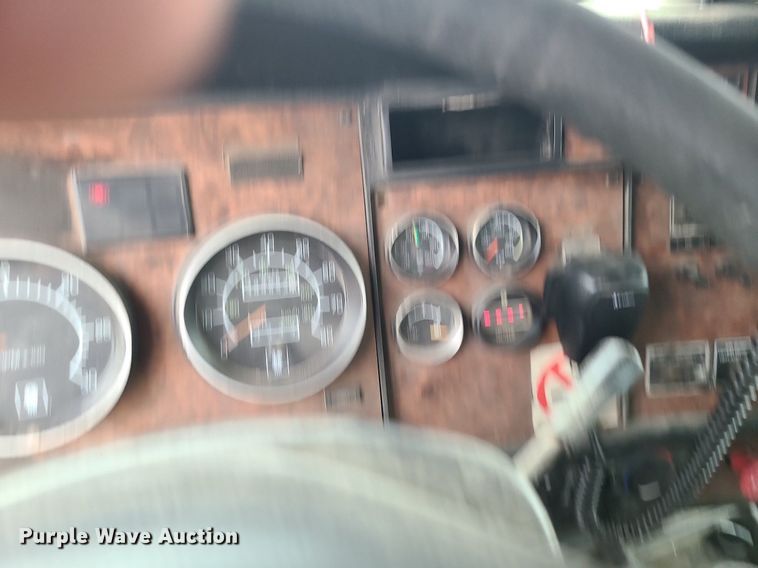 image for item DR7866 2004 Kenworth T800 dump truck