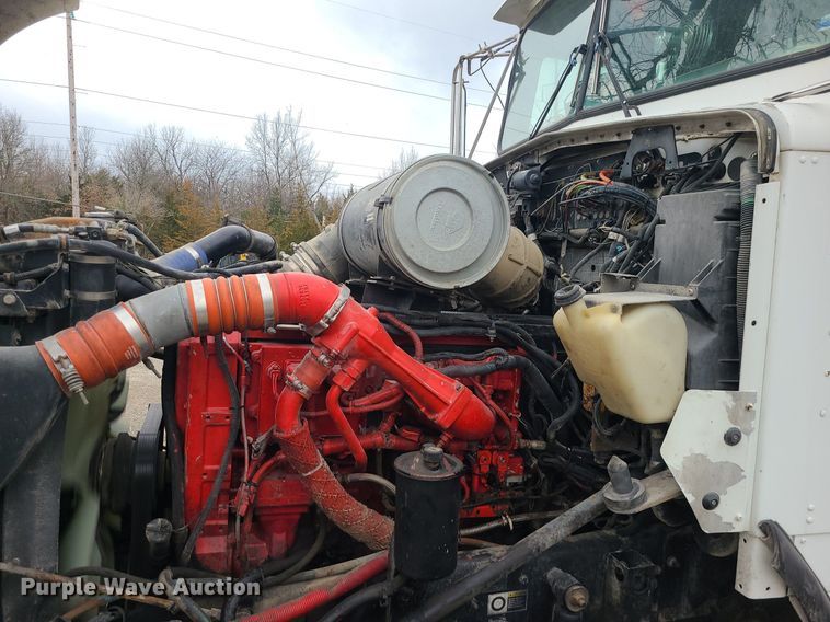 image for item DR7866 2004 Kenworth T800 dump truck