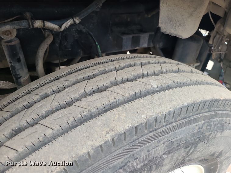 image for item DR7866 2004 Kenworth T800 dump truck