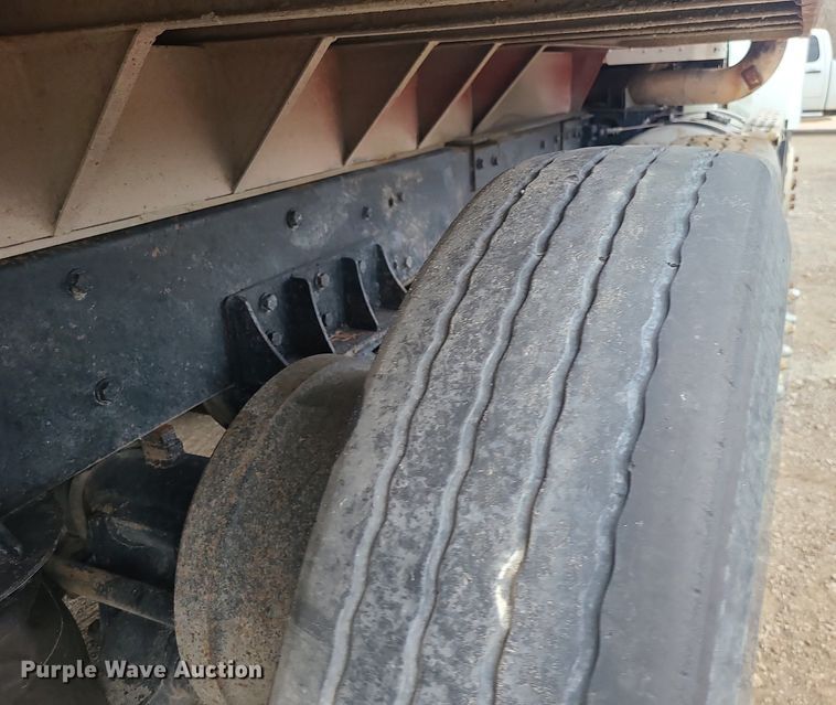 image for item DR7866 2004 Kenworth T800 dump truck