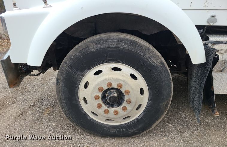 image for item DR7866 2004 Kenworth T800 dump truck