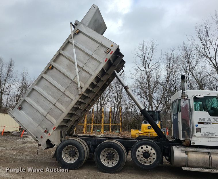 image for item DR7867 1998 Kenworth T800 dump truck