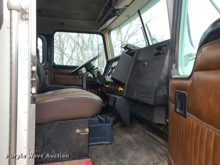 image for item DR7867 1998 Kenworth T800 dump truck