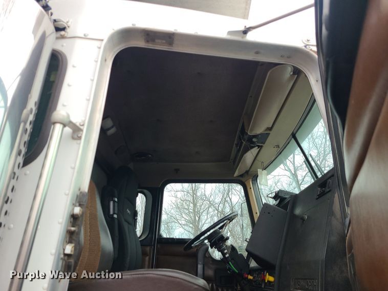 image for item DR7867 1998 Kenworth T800 dump truck