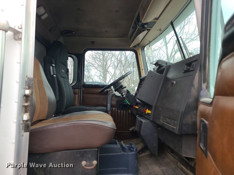 image for item DR7867 1998 Kenworth T800 dump truck