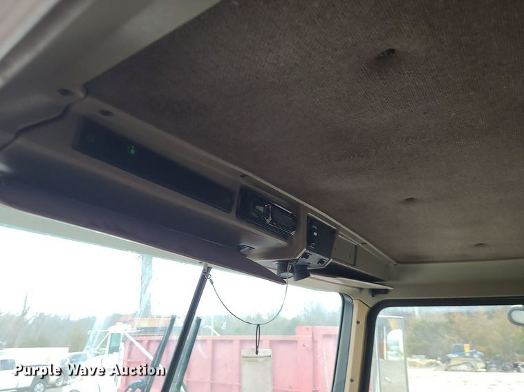 image for item DR7867 1998 Kenworth T800 dump truck