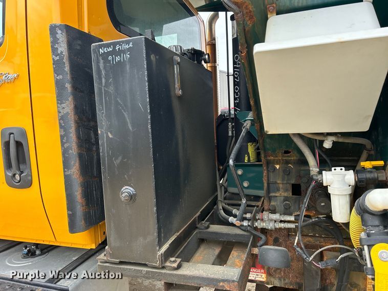 image for item DS0826 2014 International 7400 dump truck