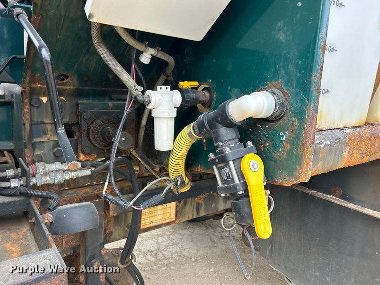 image for item DS0826 2014 International 7400 dump truck