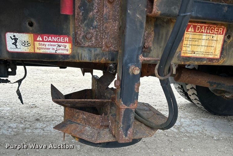 image for item DS0826 2014 International 7400 dump truck