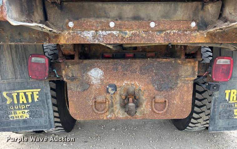 image for item DS0826 2014 International 7400 dump truck