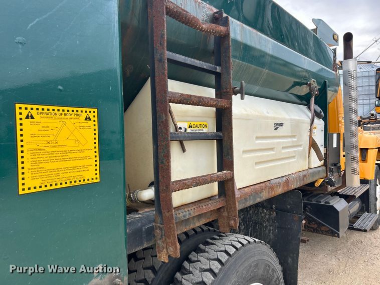 image for item DS0826 2014 International 7400 dump truck