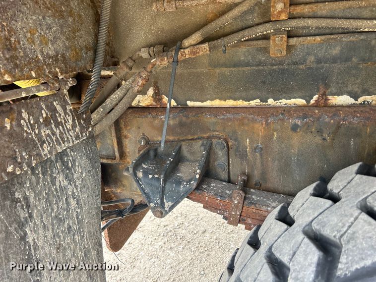 image for item DS0826 2014 International 7400 dump truck