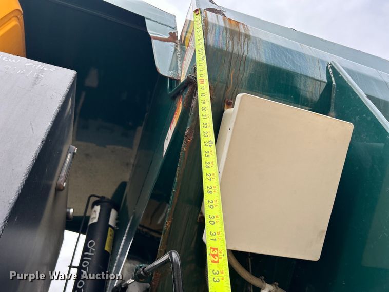 image for item DS0826 2014 International 7400 dump truck