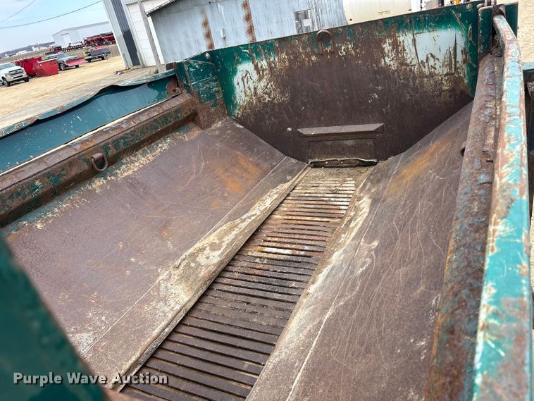 image for item DS0826 2014 International 7400 dump truck