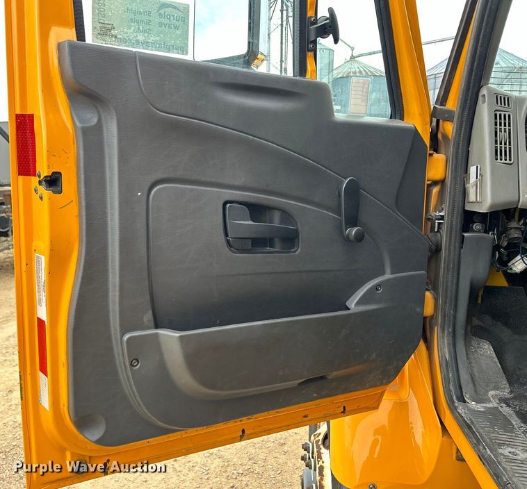 image for item DS0826 2014 International 7400 dump truck