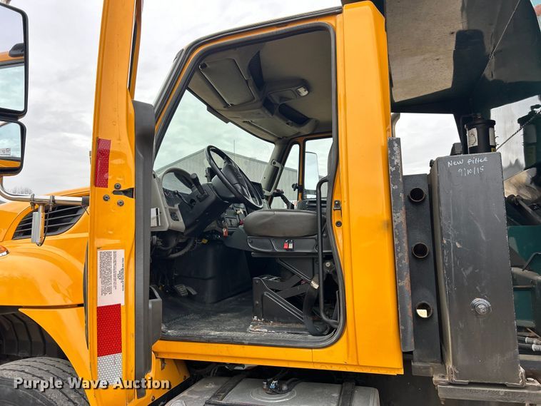 image for item DS0826 2014 International 7400 dump truck