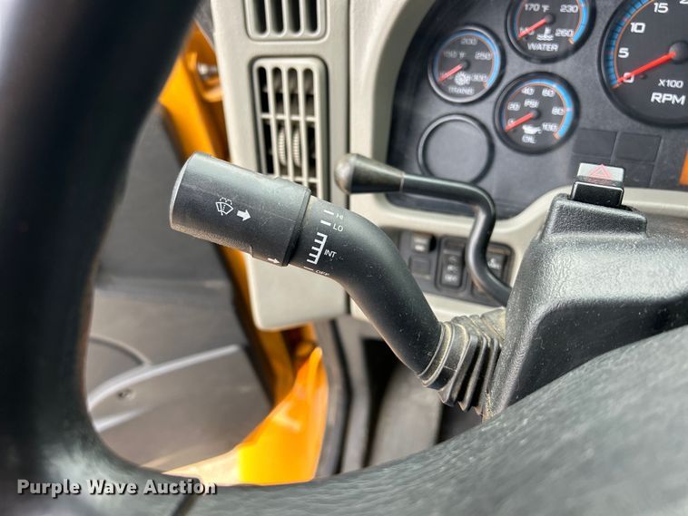 image for item DS0826 2014 International 7400 dump truck