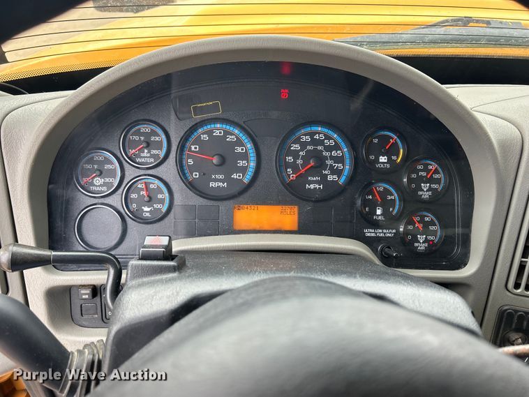 image for item DS0826 2014 International 7400 dump truck