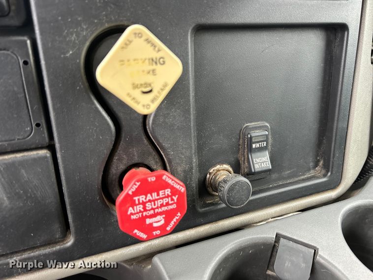 image for item DS0826 2014 International 7400 dump truck