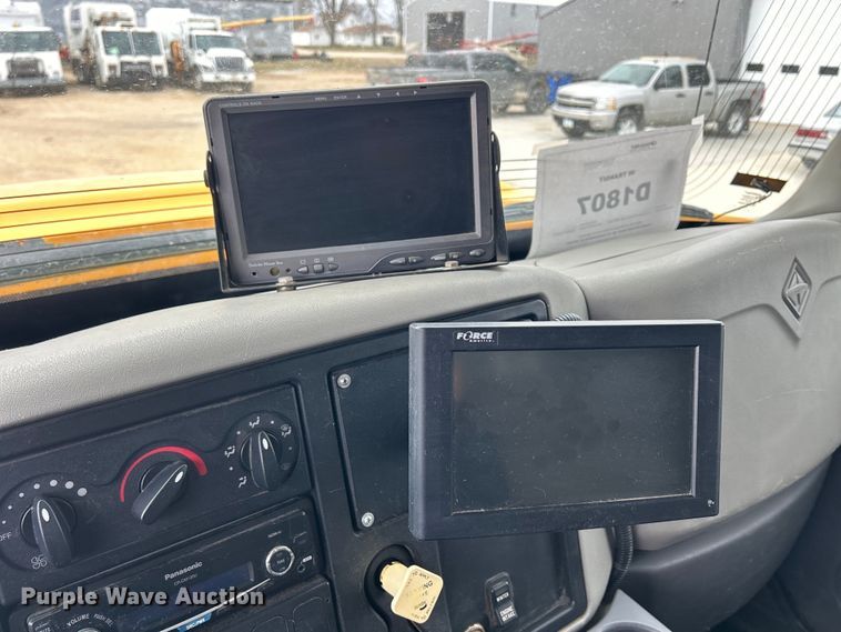 image for item DS0826 2014 International 7400 dump truck