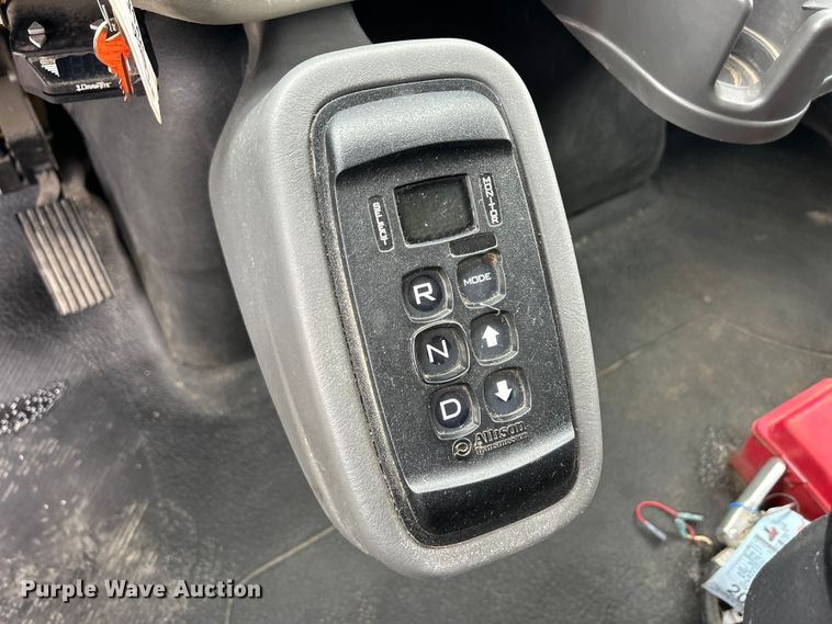 image for item DS0826 2014 International 7400 dump truck