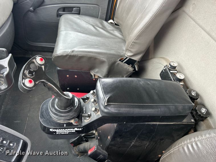 image for item DS0826 2014 International 7400 dump truck