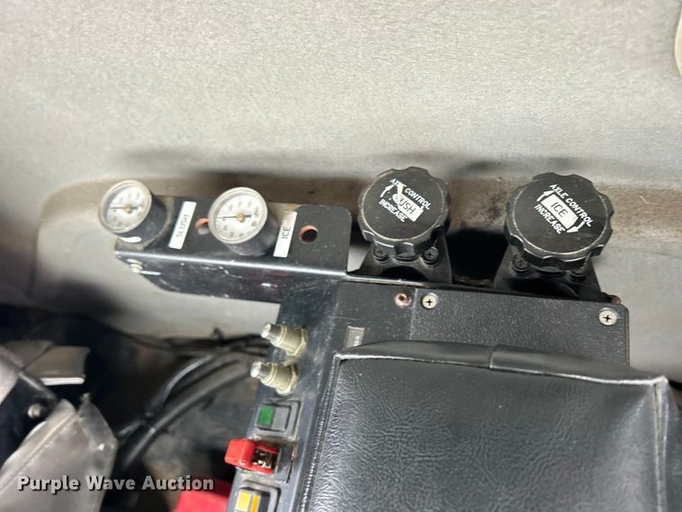 image for item DS0826 2014 International 7400 dump truck