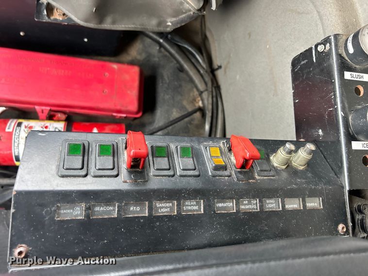 image for item DS0826 2014 International 7400 dump truck