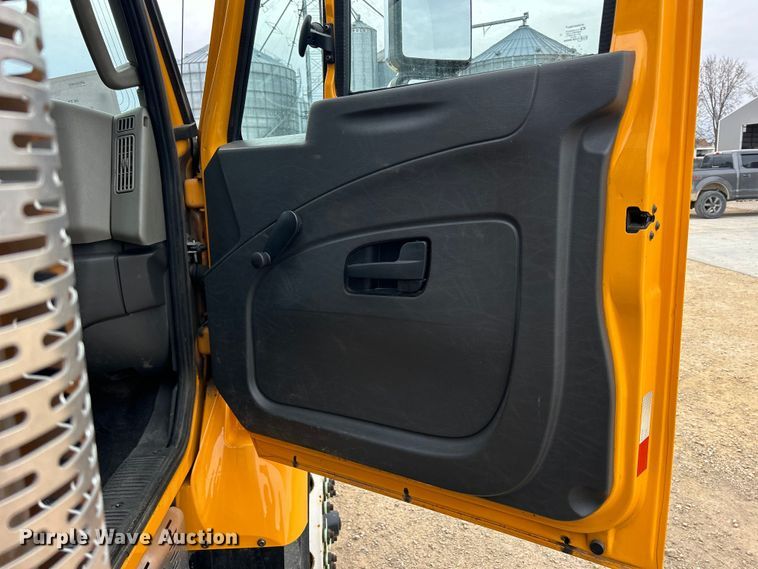 image for item DS0826 2014 International 7400 dump truck