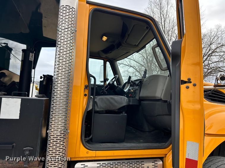 image for item DS0826 2014 International 7400 dump truck