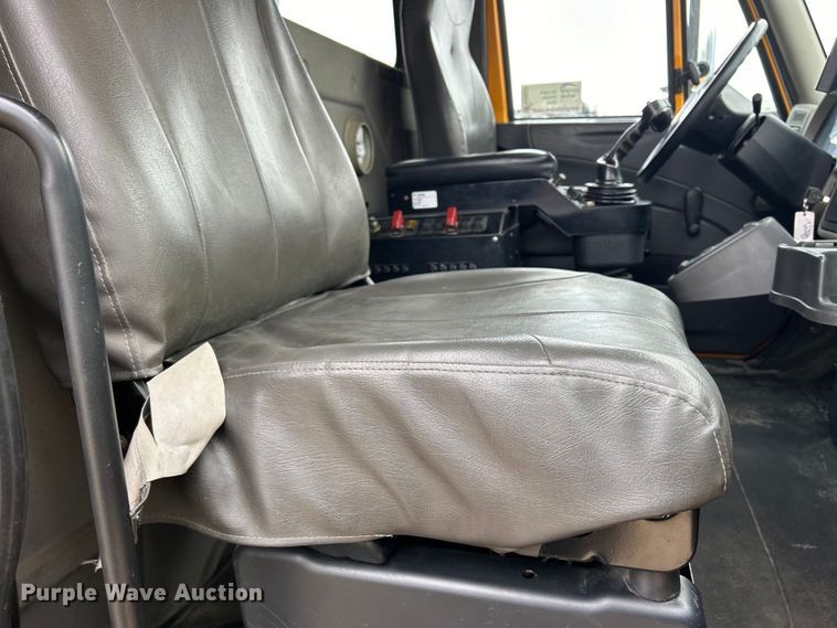 image for item DS0826 2014 International 7400 dump truck