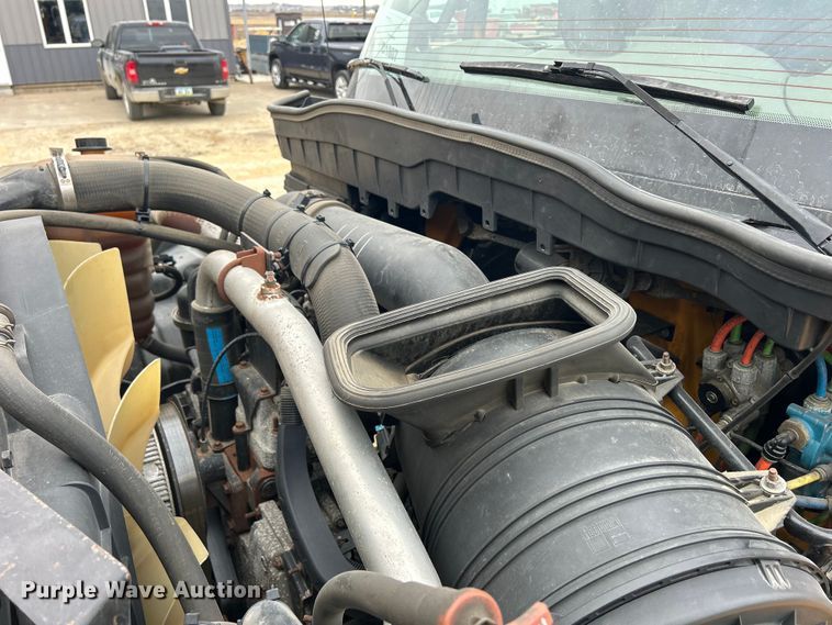 image for item DS0826 2014 International 7400 dump truck