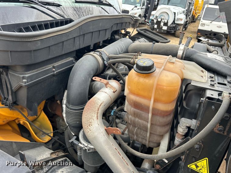 image for item DS0826 2014 International 7400 dump truck