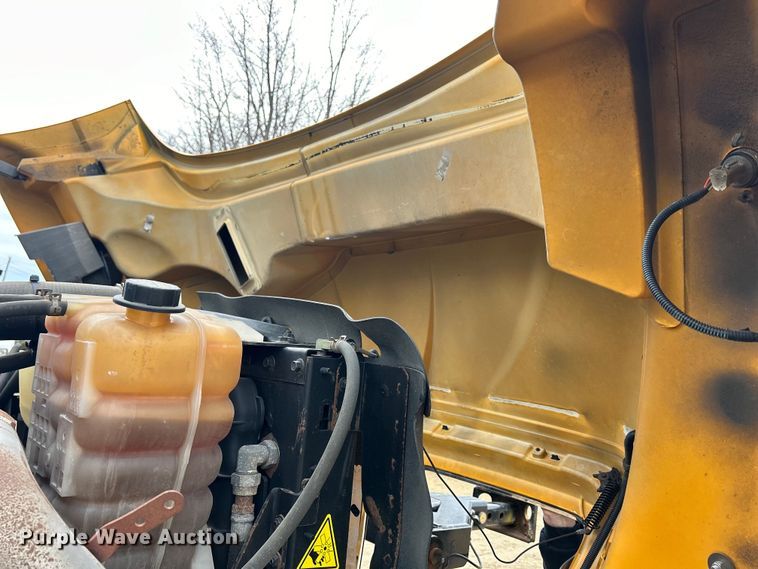 image for item DS0826 2014 International 7400 dump truck