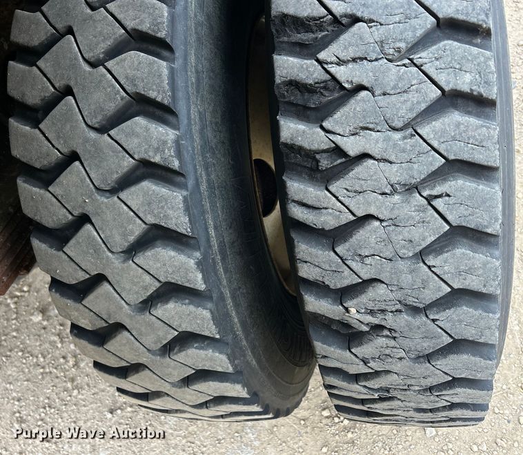 image for item DS0826 2014 International 7400 dump truck