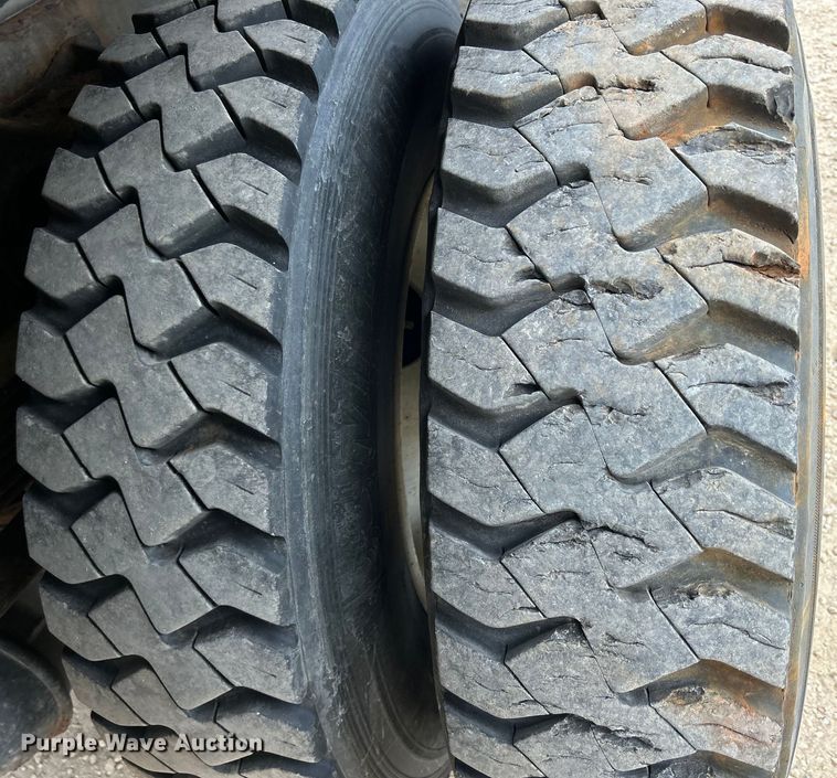 image for item DS0826 2014 International 7400 dump truck