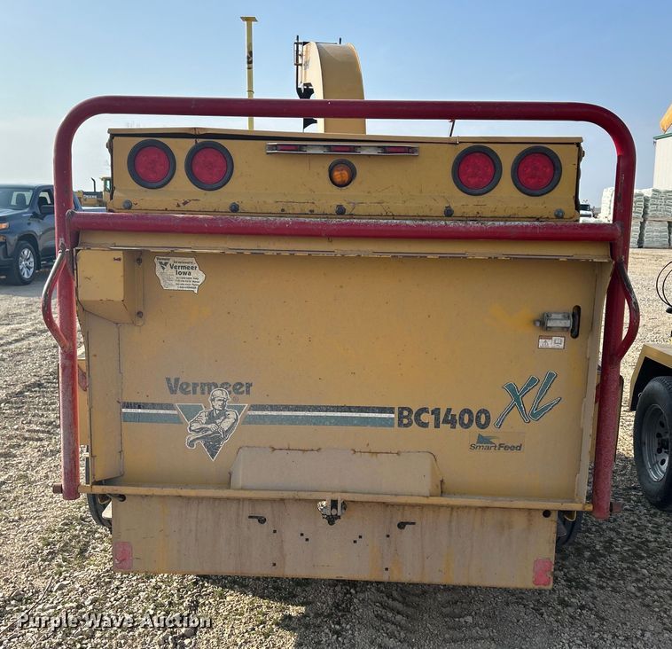 image for item DS0827 2005 Vermeer  BC1400 XL wood chipper