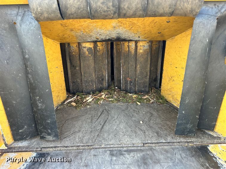 image for item DS0827 2005 Vermeer  BC1400 XL wood chipper