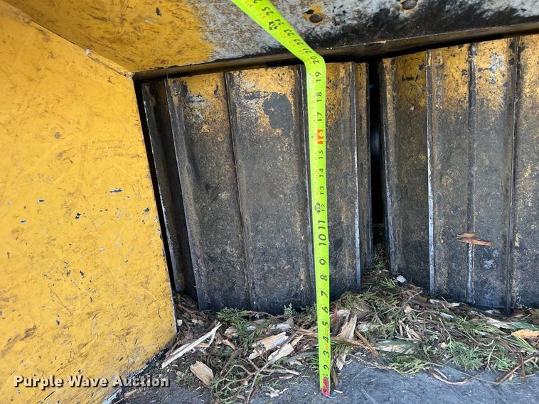 image for item DS0827 2005 Vermeer  BC1400 XL wood chipper