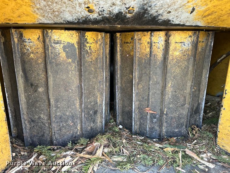 image for item DS0827 2005 Vermeer  BC1400 XL wood chipper