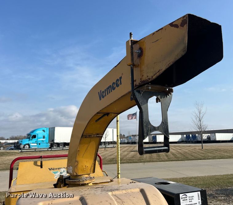 image for item DS0827 2005 Vermeer  BC1400 XL wood chipper