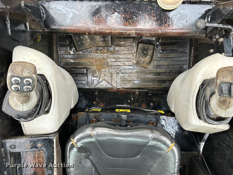 image for item DS0829 2006 Caterpillar 287B skid steer loader