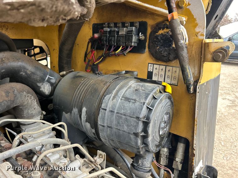 image for item DS0829 2006 Caterpillar 287B skid steer loader