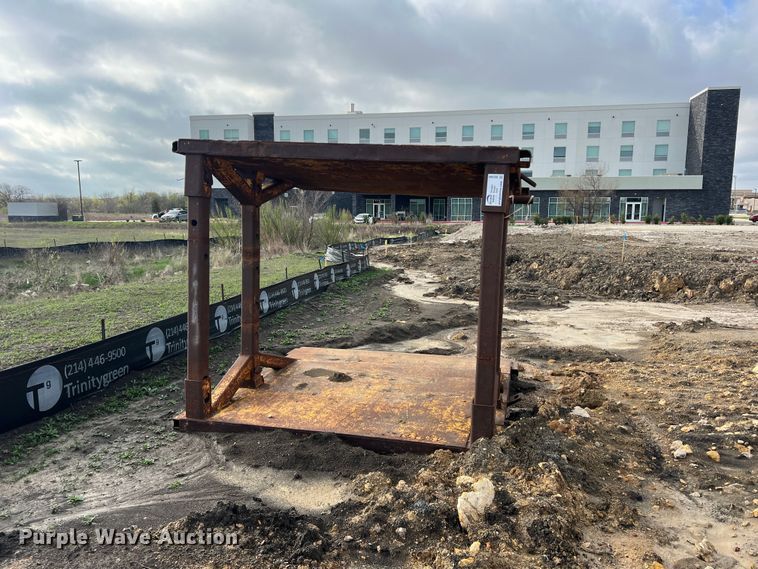 image for item DS2484 Trench box