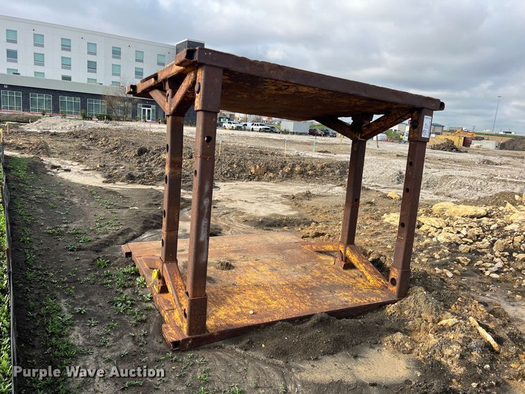 image for item DS2484 Trench box